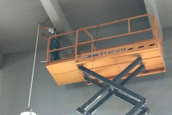 四川食品廠凈化車間工程 專業隊伍賦能，登高作業穩如磐石